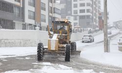 Nevşehir Belediyesi’nin kar temizleme çalışmaları sürüyor