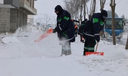 Ekipler karla mücadele çalışmalarını aralıksız sürdürüyor