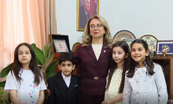Milletvekili Kılıç, minik muhabirle bir araya geldi (video)