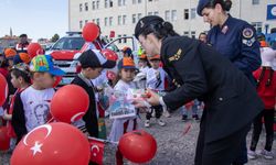 Minik kalplere jandarmadan unutulmaz kutlama (video)