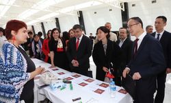 Üniversite öğrencileri miniklerin yüzlerini güldürdü