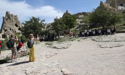 Tarihi mekanda turistlere müzik dinletisi