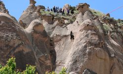 Peribacalarında mahsur kalan turistler kurtarıldı