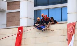 Üniversitede nefes kesen tatbikat