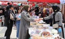 Gazze için dayanışma kermesi düzenlendi