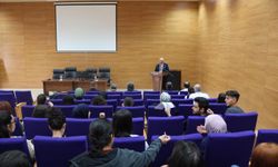 Eğitimciler öğrencilerle deneyimlerini paylaşıyor