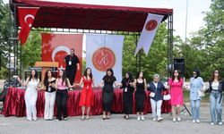 Öğrenciler mezuniyet eğlencesinin tadını çıkardı