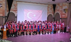 Simya Kolejinde mezuniyet töreni coşkuyla gerçekleşti