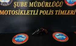 Bir araçta ruhsatsız tabanca ele geçirildi