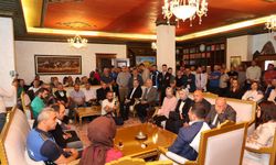 Başkan Arı, vatandaşlarla bayramlaştı