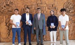 Afganistan uyruklu öğrenciler Rektör Aktekin ile görüştü