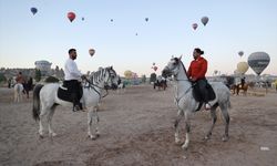 Gökyüzünde balon, vadilerde at: Kapadokya’da kartpostallık manzara