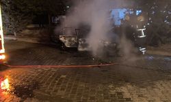 Park halindeki araç alev alev yandı