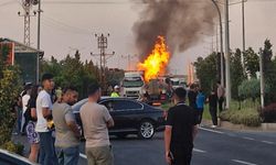 Seyir halindeki tırın dorsesi alev aldı