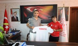 Avrupa şampiyonu Ünlü’den Müdür Özdemir’e ziyaret