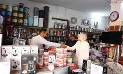 Kaymakam Bozan ilçe esnafıyla bir arada