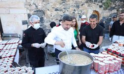 Nevşehir Belediyesinden vatandaşlara aşure ikramı