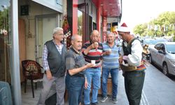 Sıcaktan bunalan vatandaşlar limonatayla serinledi