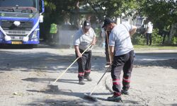 Belediye ekiplerinden Galericiler Sitesi’nde detaylı temizlik