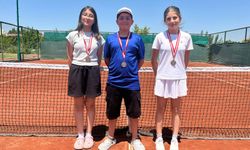 Nevşehirli 3 sporcu tenis müsabakalarında derece yaptı
