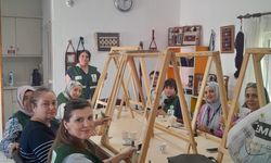 Yeşilay dernek üyeleri halı dokudu
