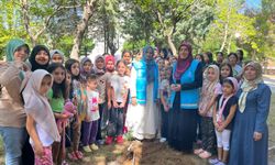 Kur’an kursu öğrencilerine badem fidanı dağıtıldı
