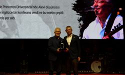 Zülfü Livaneli’ye Hacıbektaş’ta ödül verildi