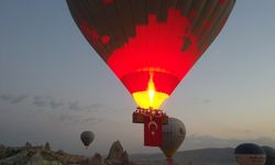 Kapadokya’da gökyüzünde zafer kutlaması
