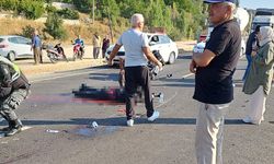 Kamyonete çarpan motosiklet sürücüsü kurtarılamadı