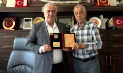 Eski Başkan Mızrak’tan Başkan Eren’e teşekkür plaketi