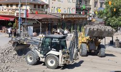 Asfalt çalışması için kilit parkeler söküldü