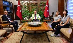 Gülşehirli kadınların el emekleri Vali Fidan’a hediye edildi