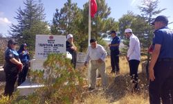 Şehit polis Mustafa Aktaş kabri başında anıldı