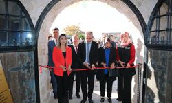 Başkan Çamcı Türk bayrağı sergisine katıldı