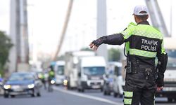 Trafikte yeni dönem başlıyor: 200 bin lira cezası var