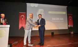 Başkan Arı’ya “Yılın En İyi Belediye Başkanı” ödülü