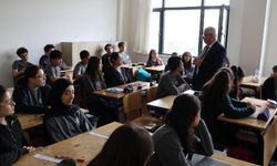 Milli Eğitim Müdürü Yazıcı öğrencilerin dersine girdi