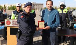 Trafikte 5 yıldır ceza almayan personele plaket