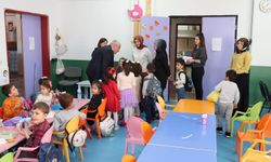 Müdür Yazıcı miniklerin oyunlarına eşlik etti