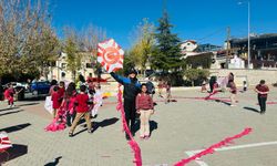 Nevşehir’de polisler çocuklarla gökyüzünü renklendirdi