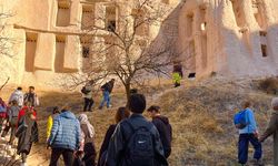 Üniversiteliler vadide sonbahar yürüyüşü yaptı