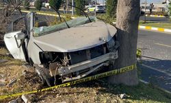 Araç ikiye bölündü: 2 ölü 1 yaralı