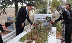 Şehit polis Semih Turgut kabri başında anıldı
