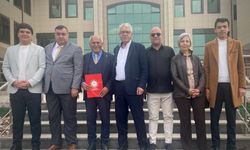 İl Başkanı Ömer Ay mazbatasını aldı