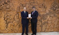 Emekli Büyükelçi Numan Hazar Rektör Aktekin’i ziyaret etti