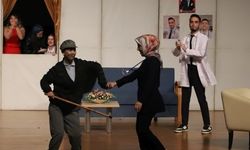 Öğrencilerin tiyatro performansı beğeni topladı