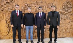 Isparta’nın şehit aileleri ve gaziler heyeti, Rektör Aktekin ile görüştü