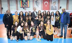 Liseli gençler futsal müsabakalarında ter döktü