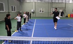 14 yaşında tanıştığı teniste geleceğin şampiyonlarını yetiştiriyor