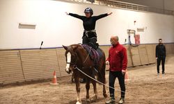 Özel sporcular at üstünde yeteneklerini sergiledi